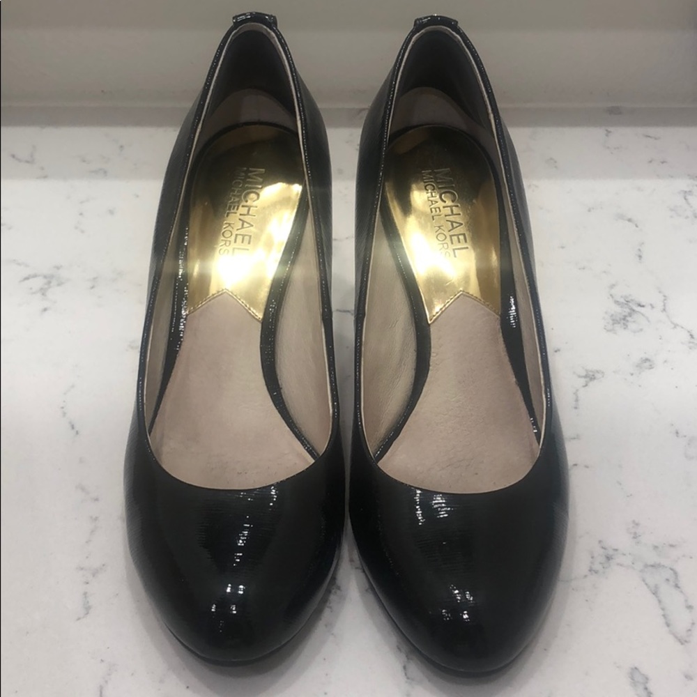MICHAEL Michael Kors Flex Pump in Black Patent